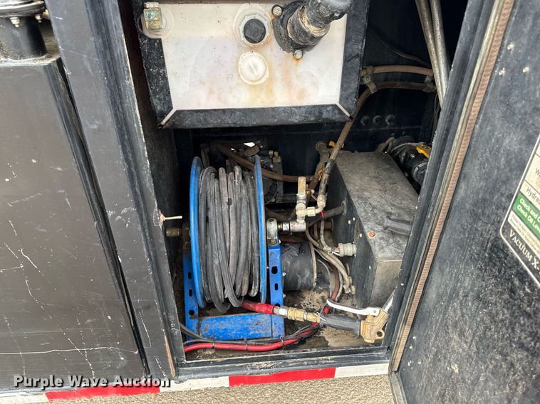 image for item DT0713 2021 Kenworth T880 hydrovac truck