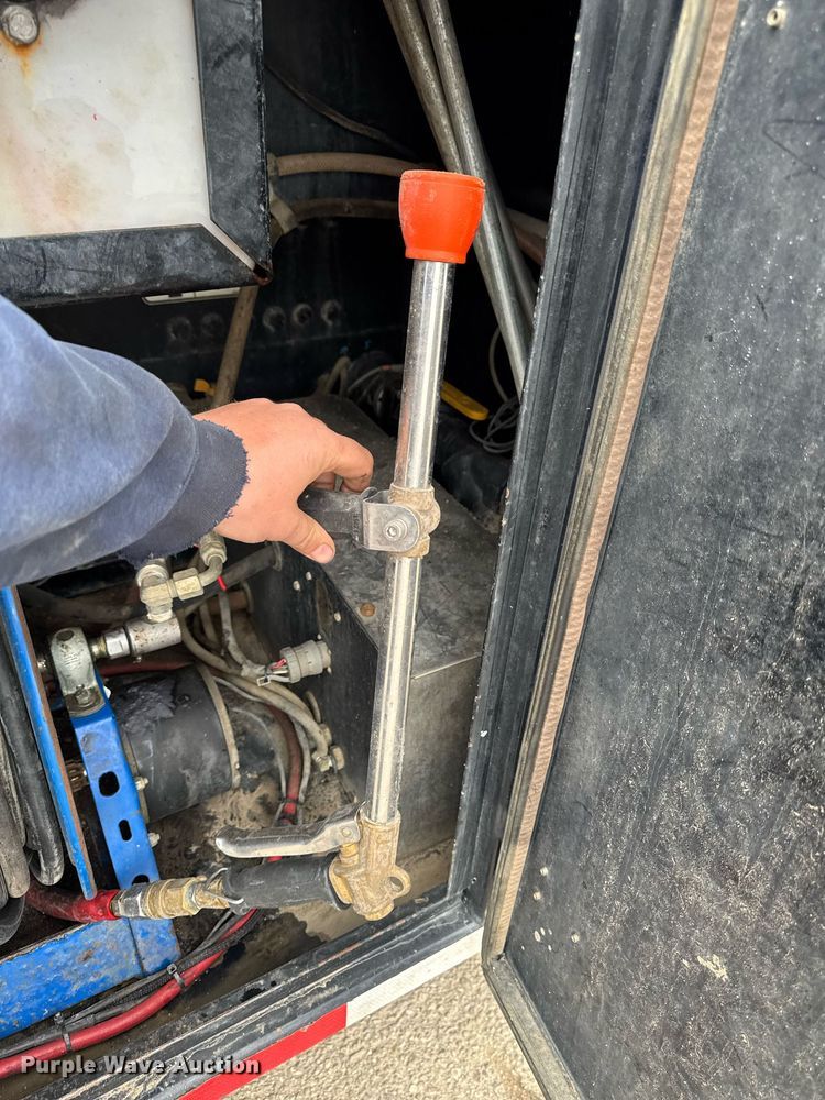 image for item DT0713 2021 Kenworth T880 hydrovac truck