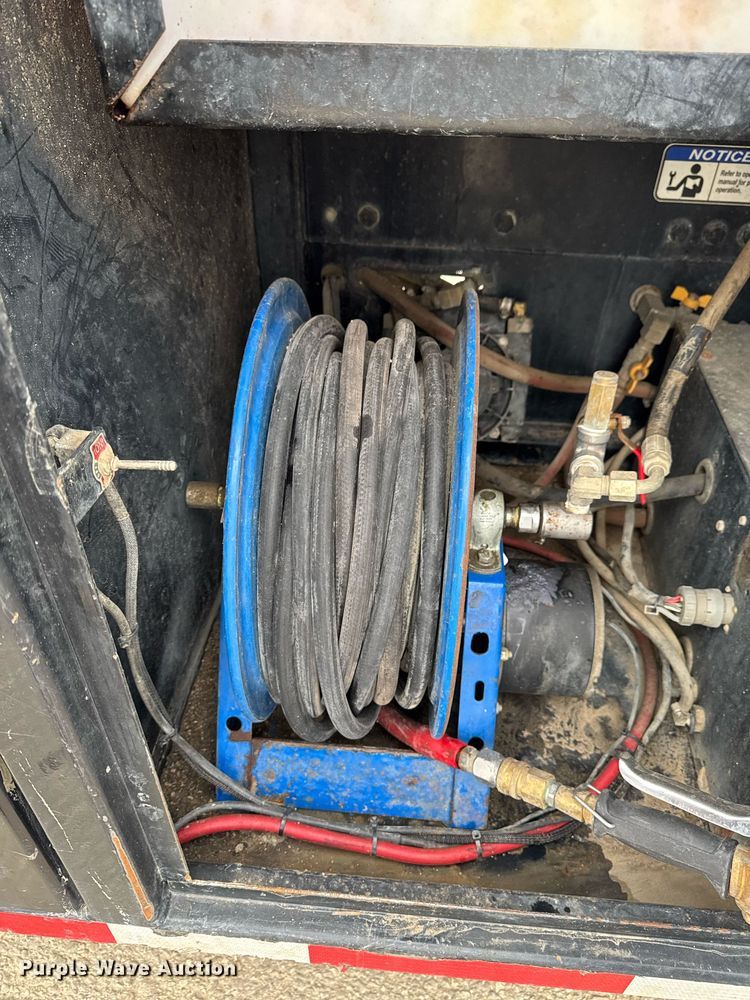 image for item DT0713 2021 Kenworth T880 hydrovac truck