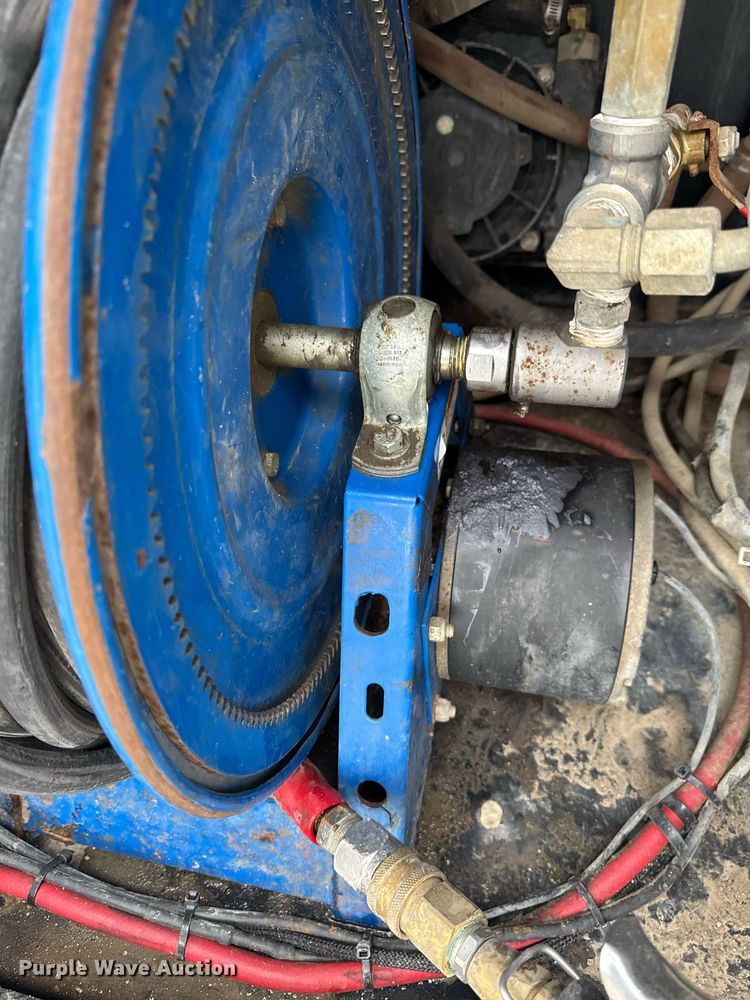 image for item DT0713 2021 Kenworth T880 hydrovac truck