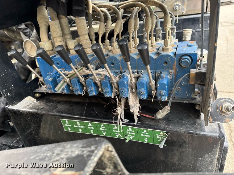 image for item DT0713 2021 Kenworth T880 hydrovac truck