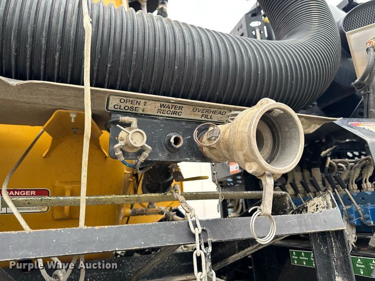 image for item DT0713 2021 Kenworth T880 hydrovac truck