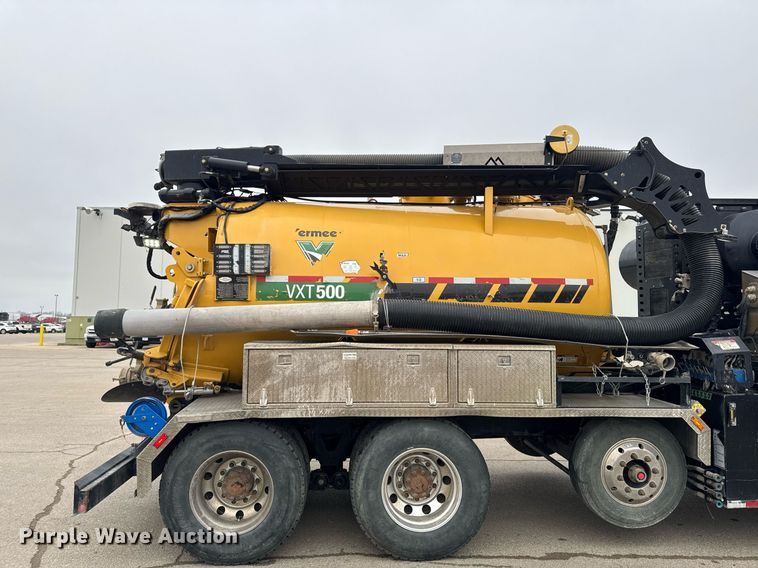 image for item DT0713 2021 Kenworth T880 hydrovac truck