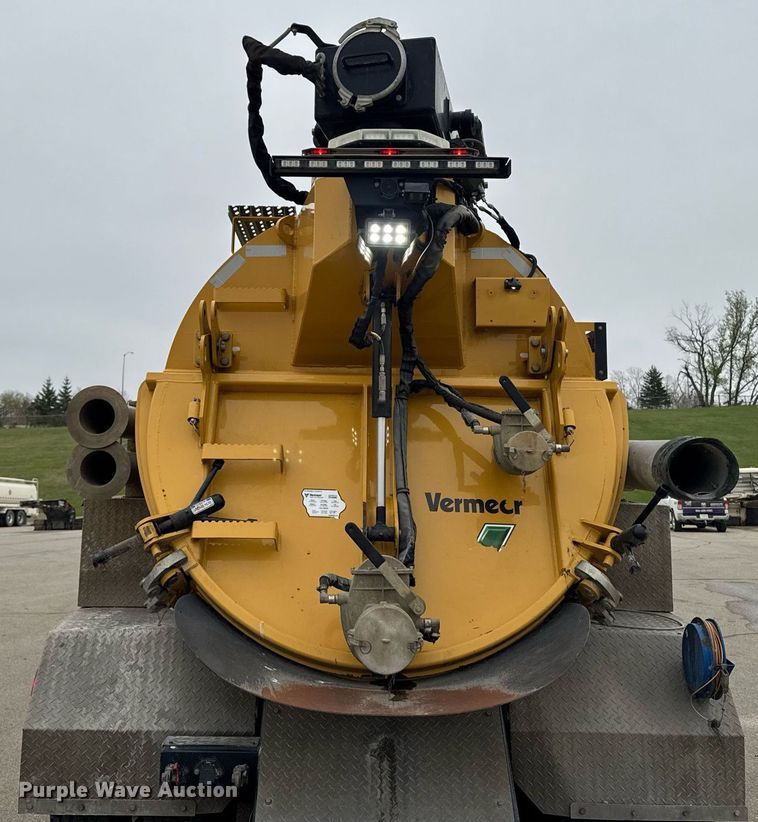 image for item DT0713 2021 Kenworth T880 hydrovac truck