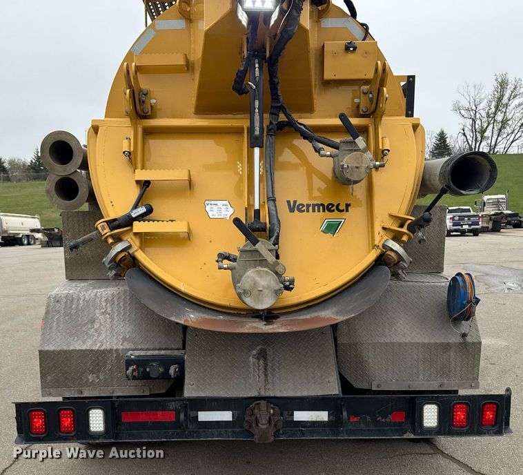 image for item DT0713 2021 Kenworth T880 hydrovac truck