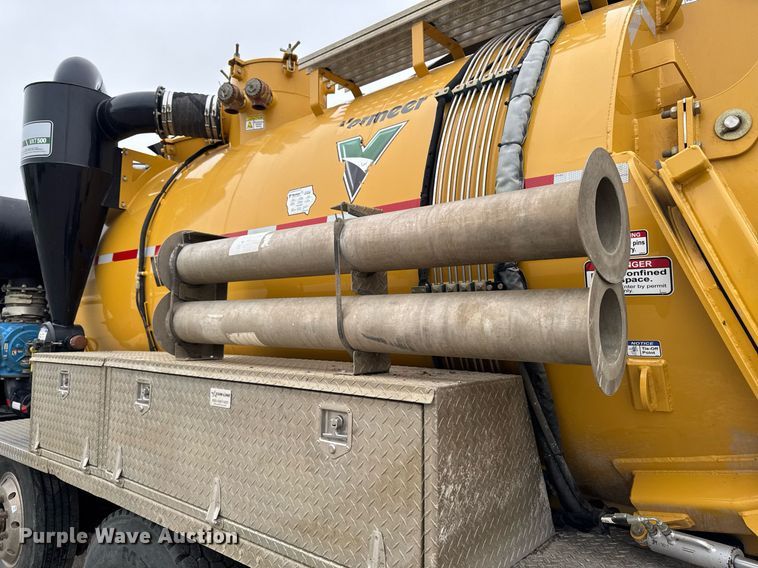 image for item DT0713 2021 Kenworth T880 hydrovac truck