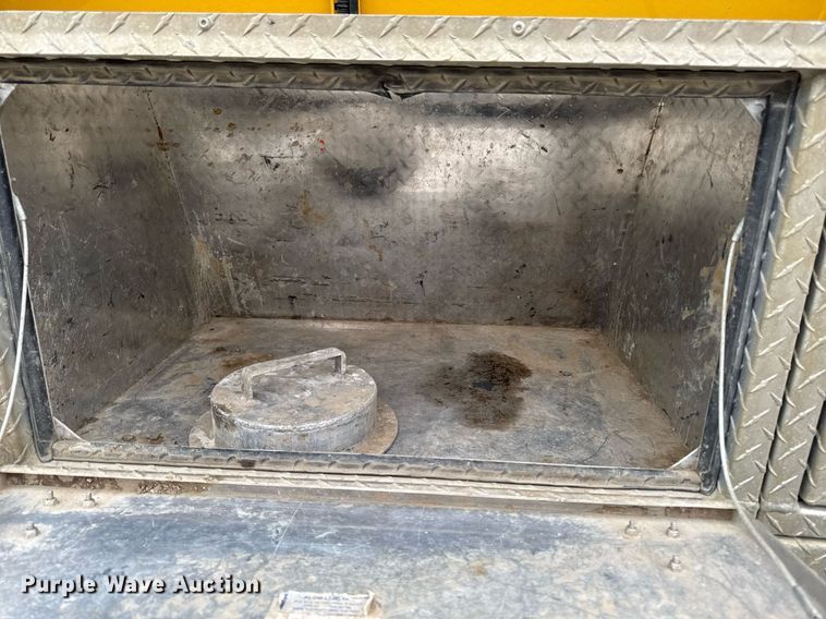 image for item DT0713 2021 Kenworth T880 hydrovac truck