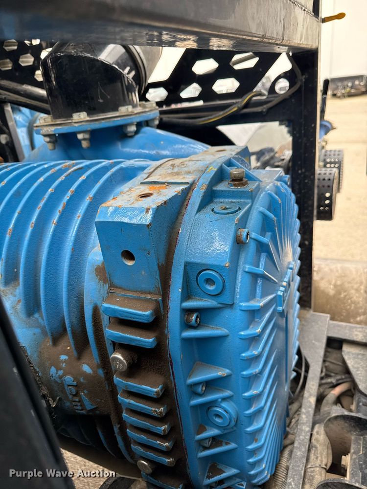 image for item DT0713 2021 Kenworth T880 hydrovac truck