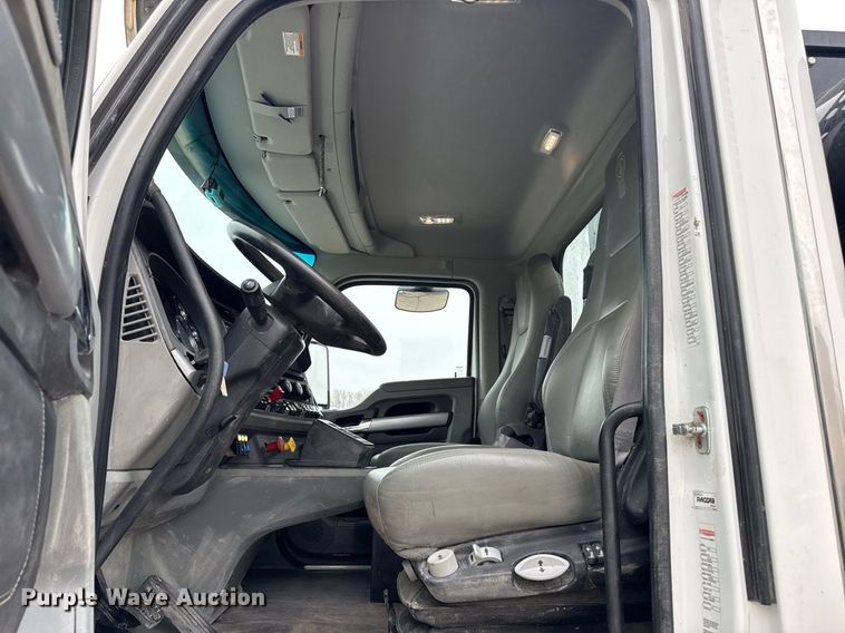 image for item DT0713 2021 Kenworth T880 hydrovac truck