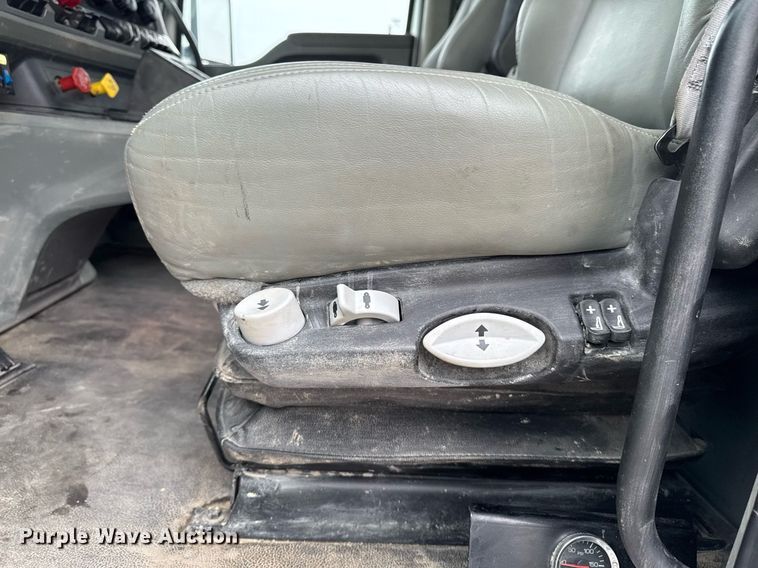 image for item DT0713 2021 Kenworth T880 hydrovac truck