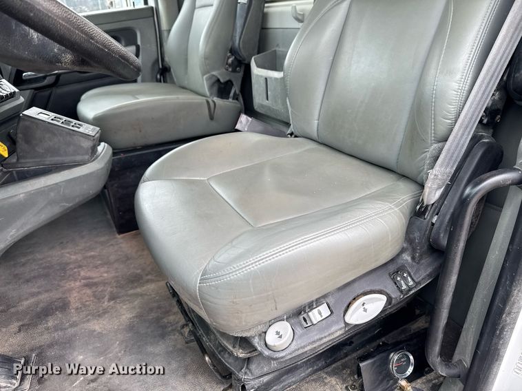 image for item DT0713 2021 Kenworth T880 hydrovac truck