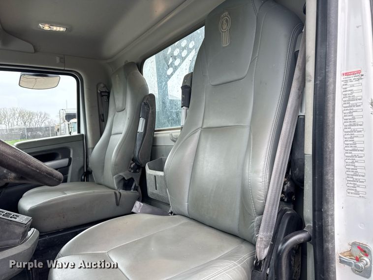 image for item DT0713 2021 Kenworth T880 hydrovac truck