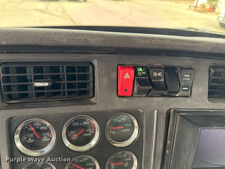 image for item DT0713 2021 Kenworth T880 hydrovac truck