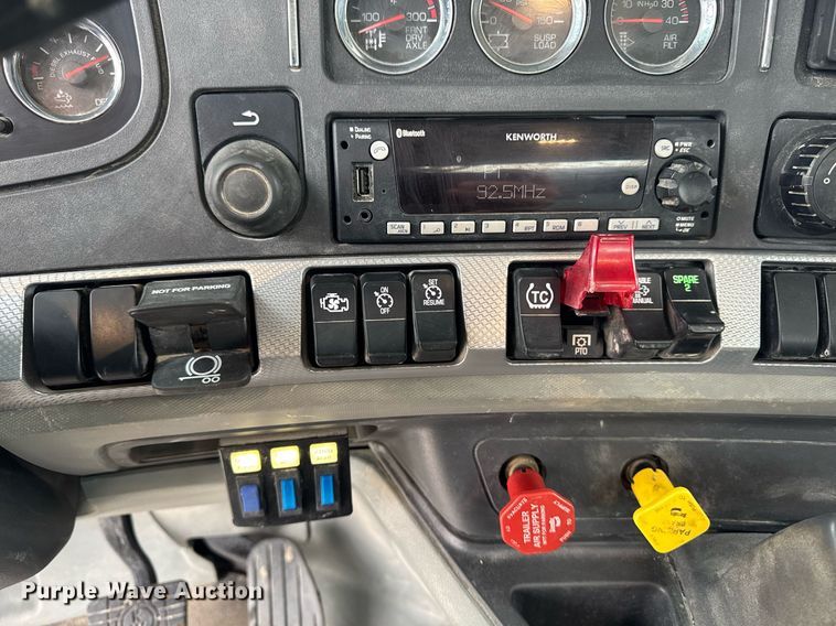 image for item DT0713 2021 Kenworth T880 hydrovac truck