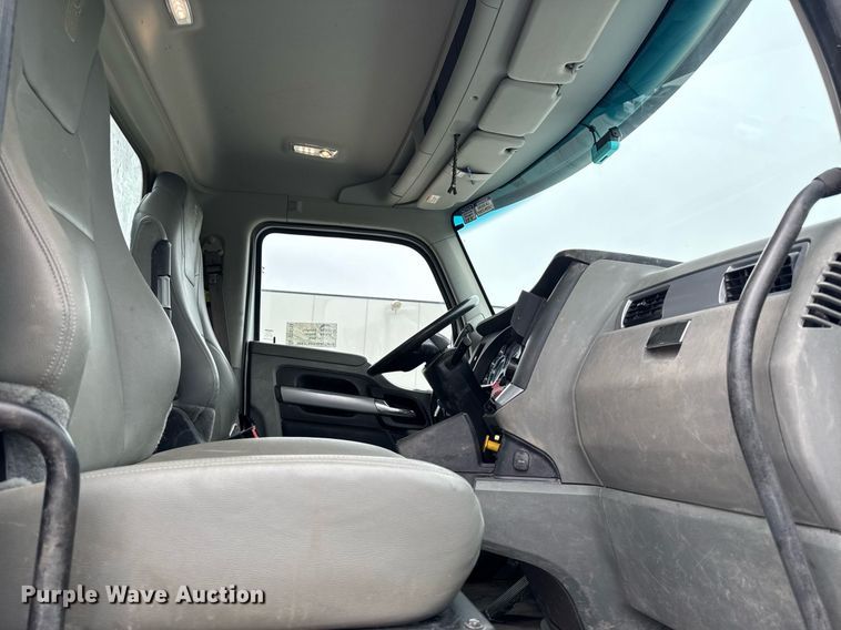 image for item DT0713 2021 Kenworth T880 hydrovac truck