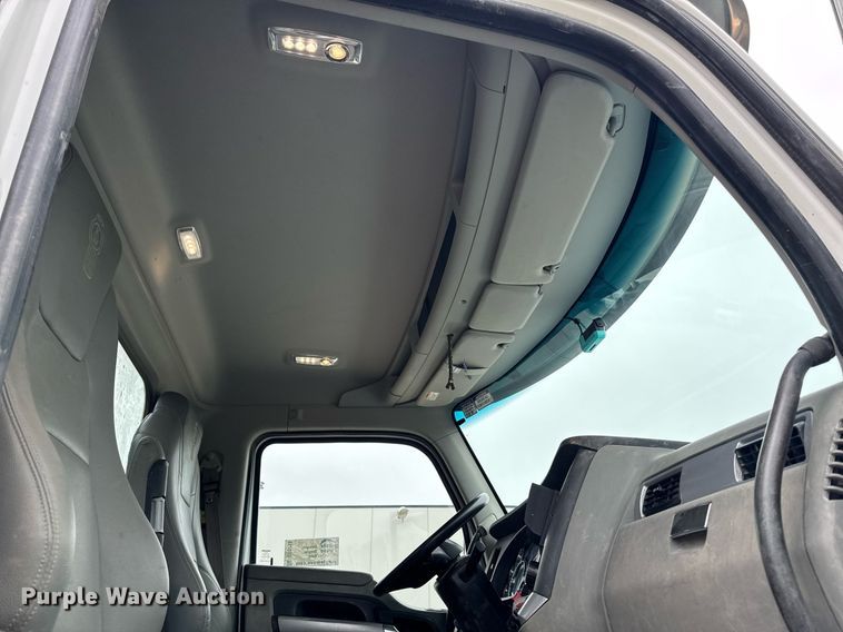 image for item DT0713 2021 Kenworth T880 hydrovac truck