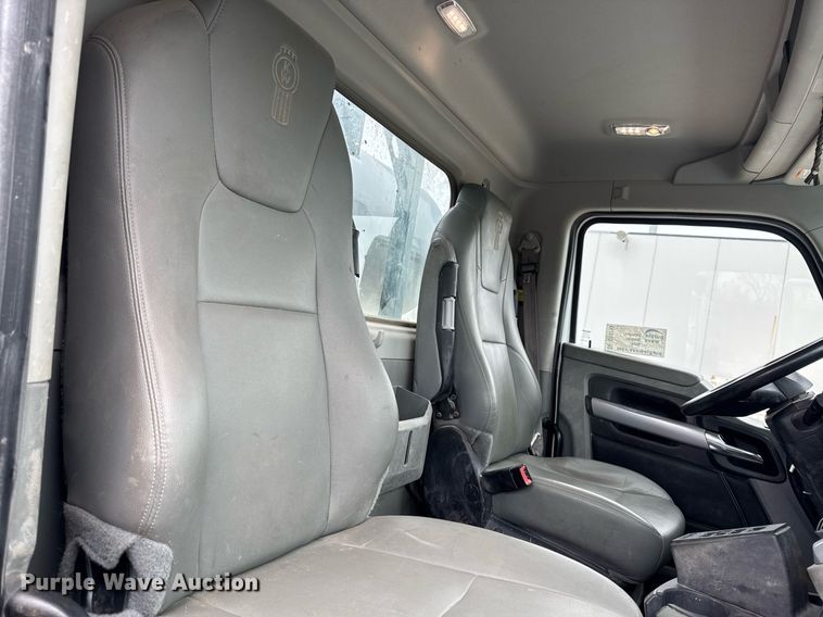 image for item DT0713 2021 Kenworth T880 hydrovac truck