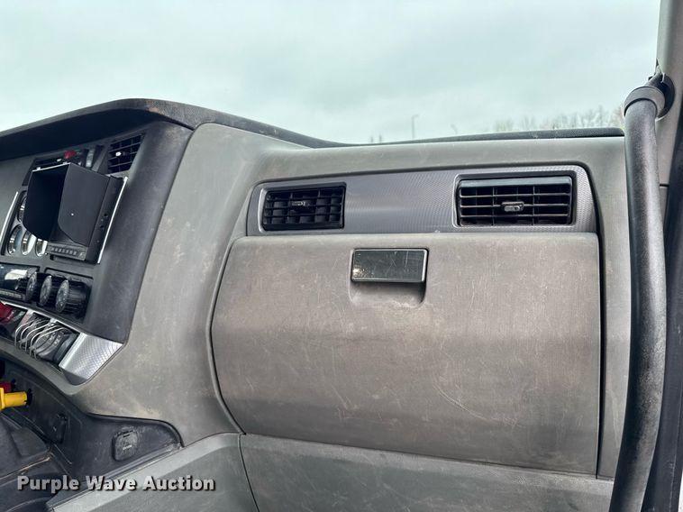 image for item DT0713 2021 Kenworth T880 hydrovac truck