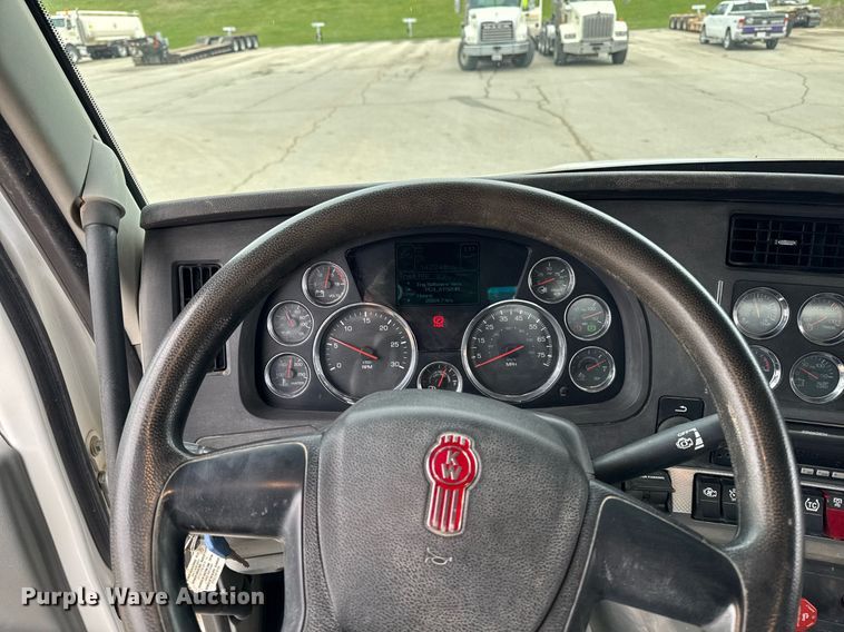 image for item DT0713 2021 Kenworth T880 hydrovac truck