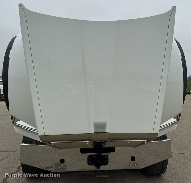 image for item DT0713 2021 Kenworth T880 hydrovac truck