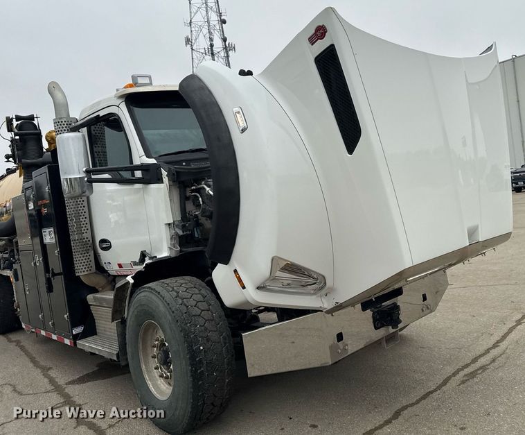 image for item DT0713 2021 Kenworth T880 hydrovac truck