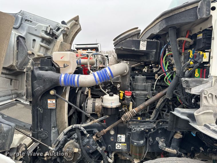 image for item DT0713 2021 Kenworth T880 hydrovac truck