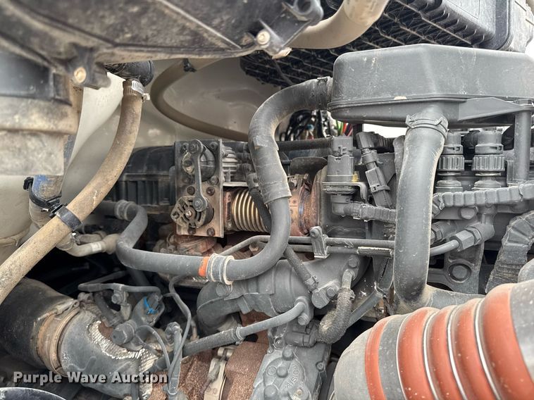 image for item DT0713 2021 Kenworth T880 hydrovac truck