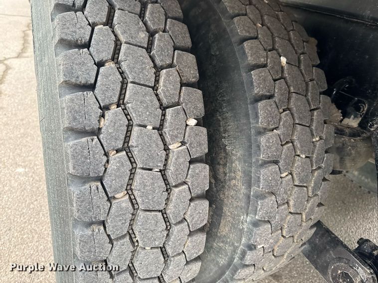 image for item DT0713 2021 Kenworth T880 hydrovac truck