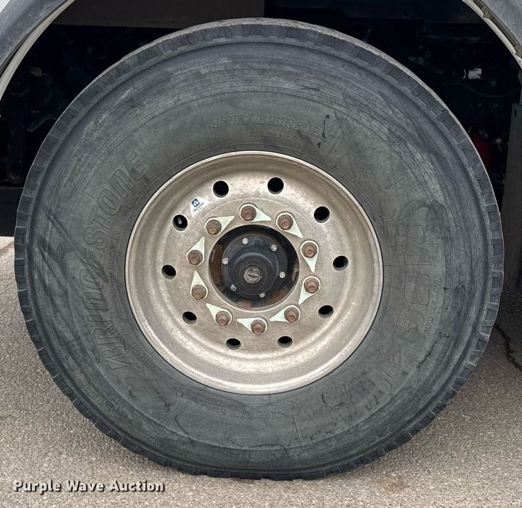 image for item DT0713 2021 Kenworth T880 hydrovac truck