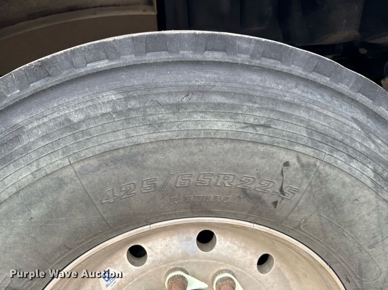 image for item DT0713 2021 Kenworth T880 hydrovac truck