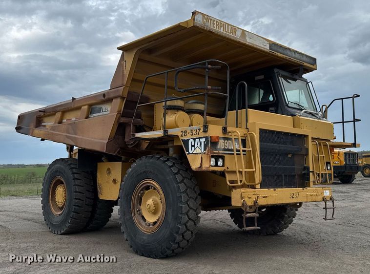 image for item DT0740 1997 Caterpillar 769D haul truck