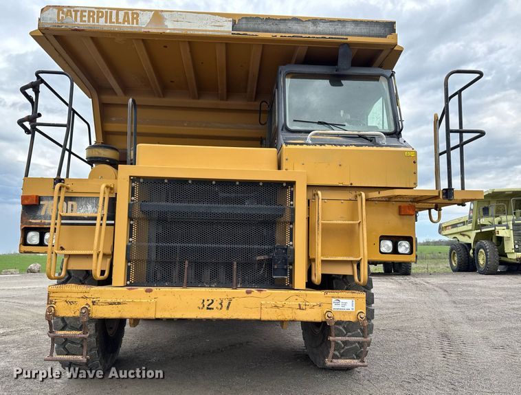 image for item DT0740 1997 Caterpillar 769D haul truck