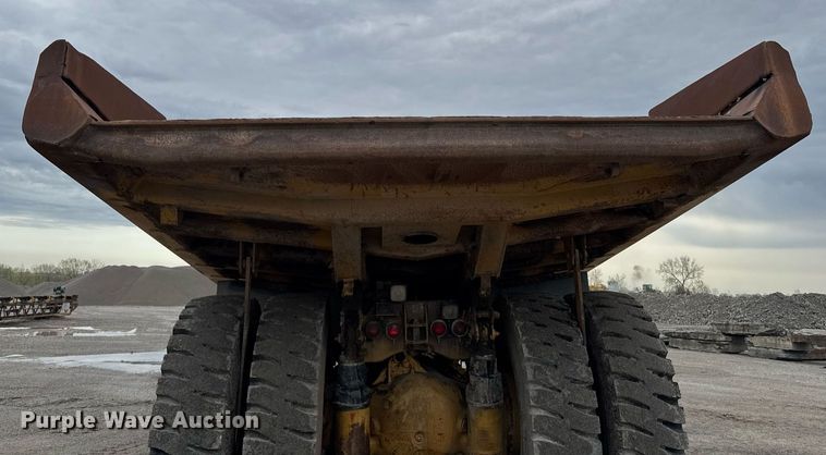 image for item DT0740 1997 Caterpillar 769D haul truck
