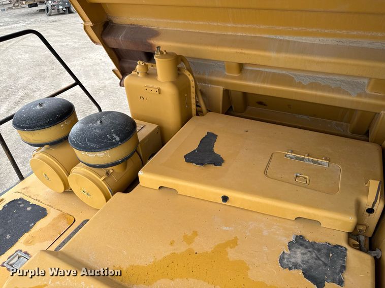 image for item DT0740 1997 Caterpillar 769D haul truck