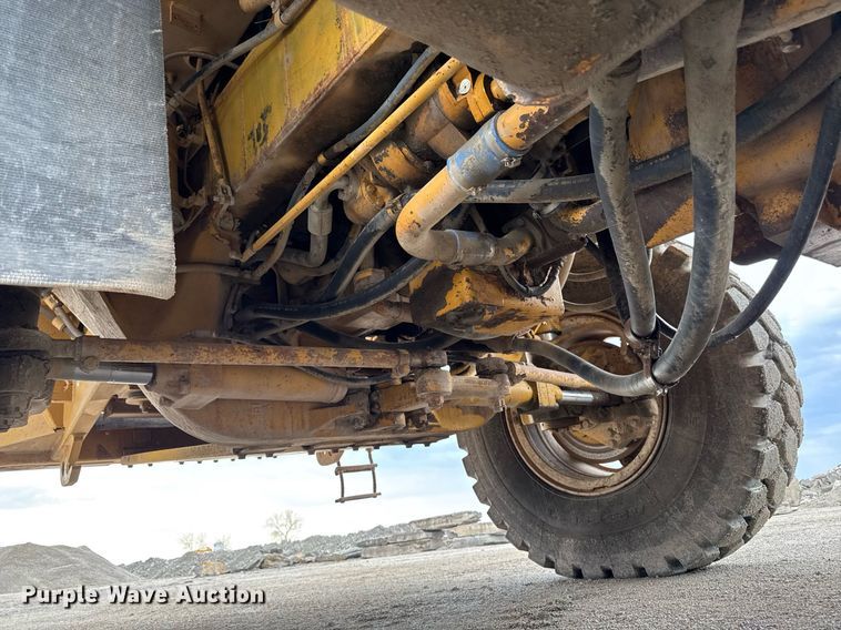 image for item DT0740 1997 Caterpillar 769D haul truck