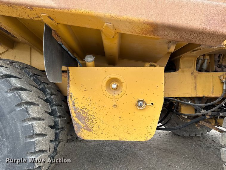 image for item DT0740 1997 Caterpillar 769D haul truck