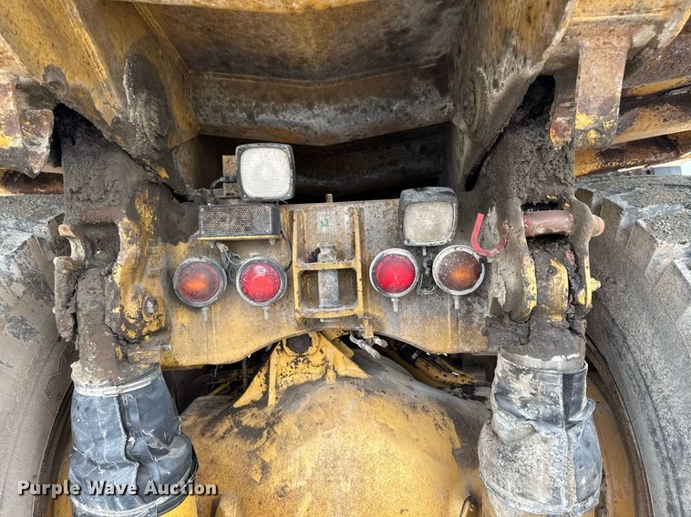 image for item DT0740 1997 Caterpillar 769D haul truck