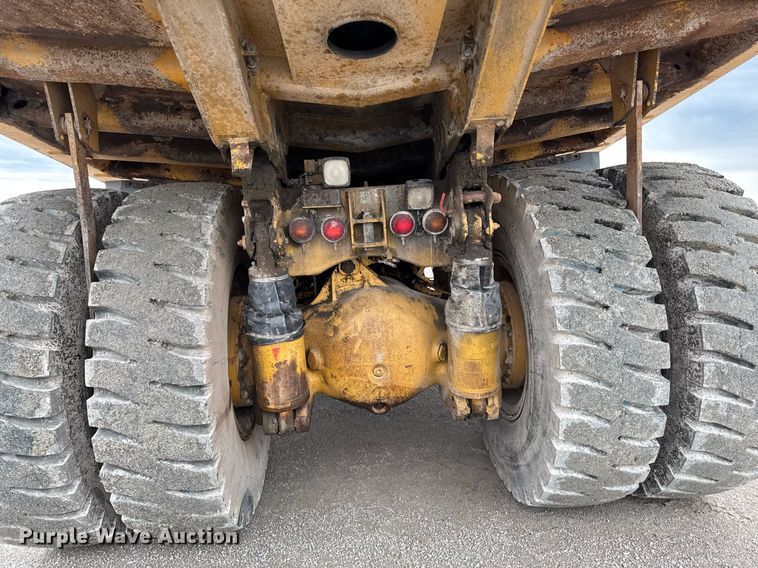 image for item DT0740 1997 Caterpillar 769D haul truck
