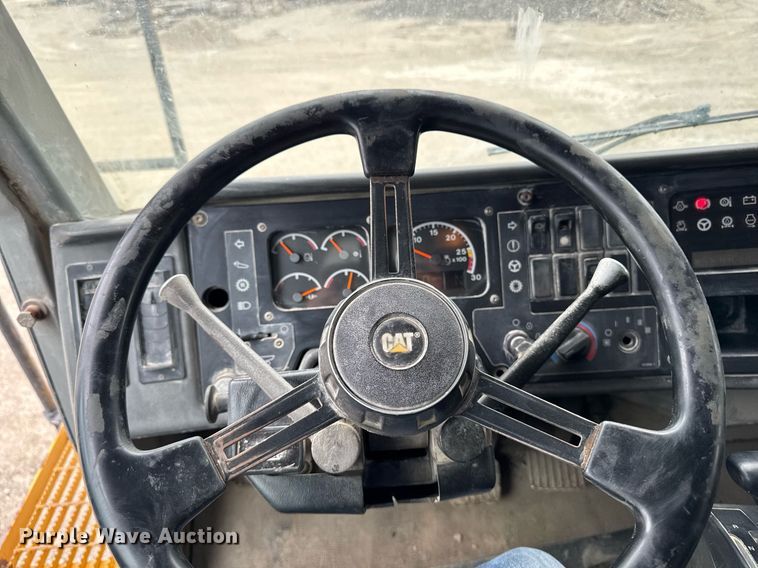 image for item DT0740 1997 Caterpillar 769D haul truck