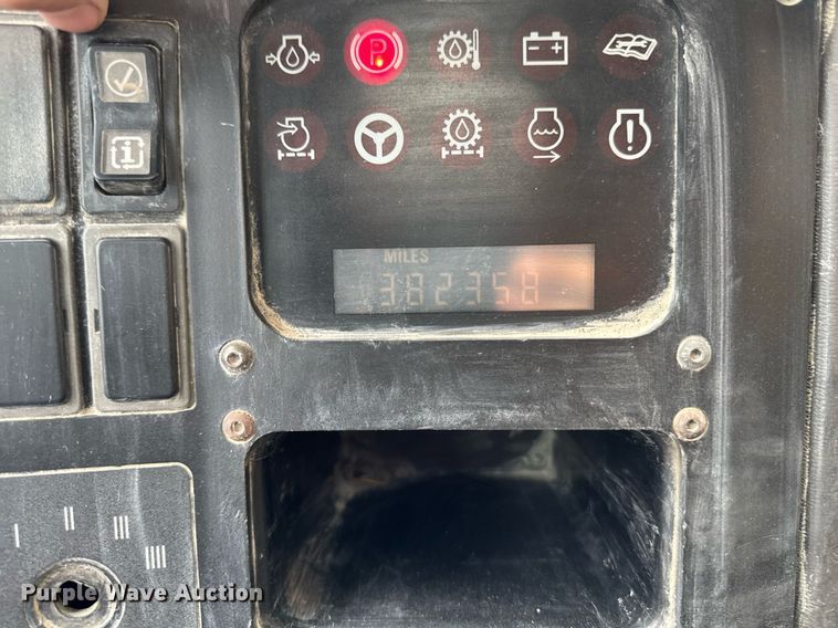 image for item DT0740 1997 Caterpillar 769D haul truck