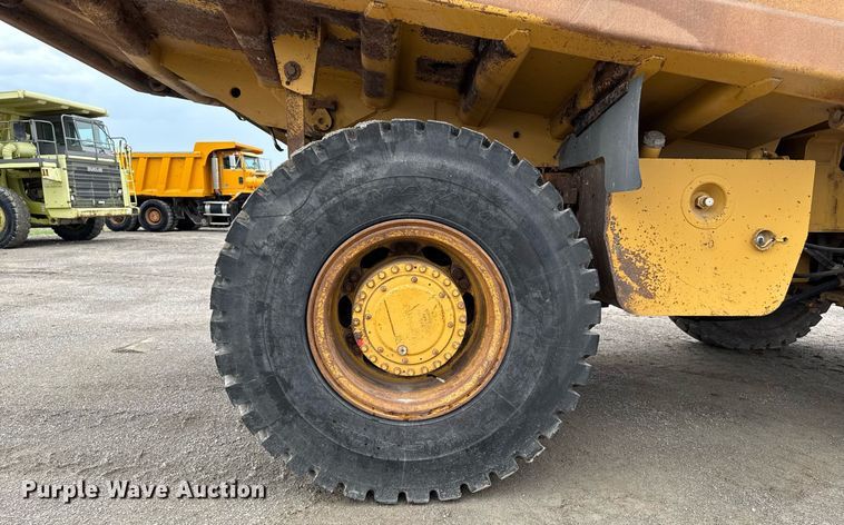 image for item DT0740 1997 Caterpillar 769D haul truck