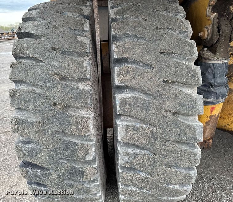 image for item DT0740 1997 Caterpillar 769D haul truck