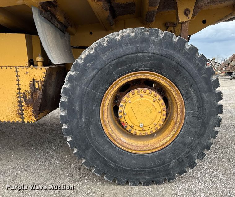 image for item DT0740 1997 Caterpillar 769D haul truck