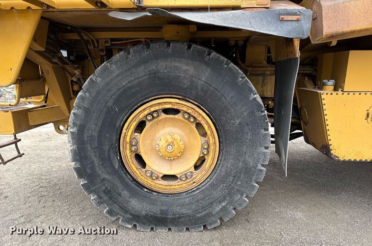 image for item DT0740 1997 Caterpillar 769D haul truck