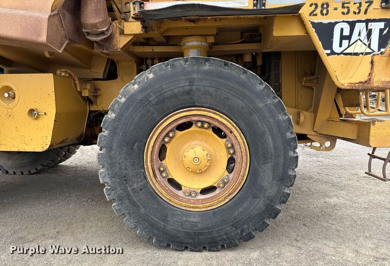 image for item DT0740 1997 Caterpillar 769D haul truck