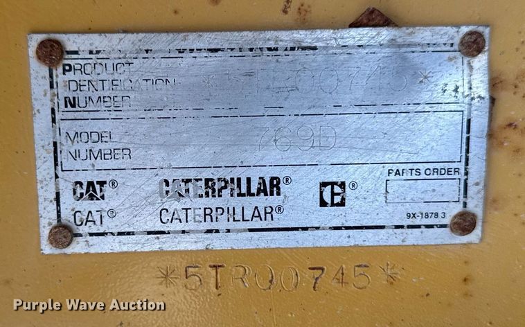 image for item DT0740 1997 Caterpillar 769D haul truck