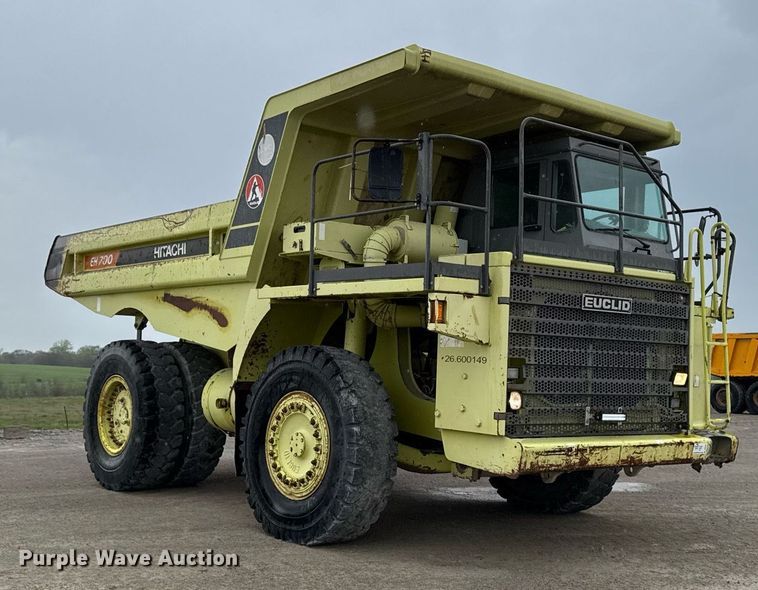 image for item DT0741 2003 Hitachi EH700 haul truck