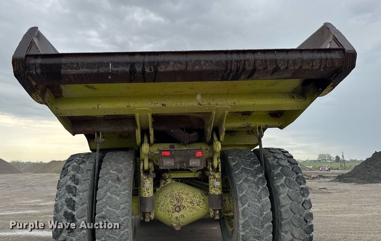 image for item DT0741 2003 Hitachi EH700 haul truck