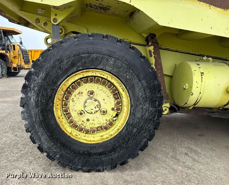 image for item DT0741 2003 Hitachi EH700 haul truck