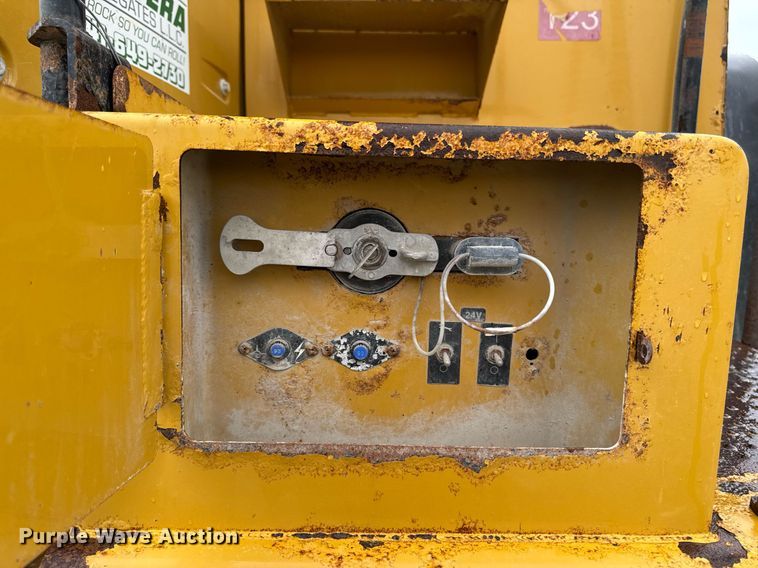 image for item DT0742 2010 Caterpillar 770 haul truck